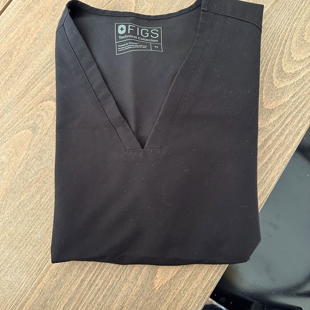 Figs scrub top